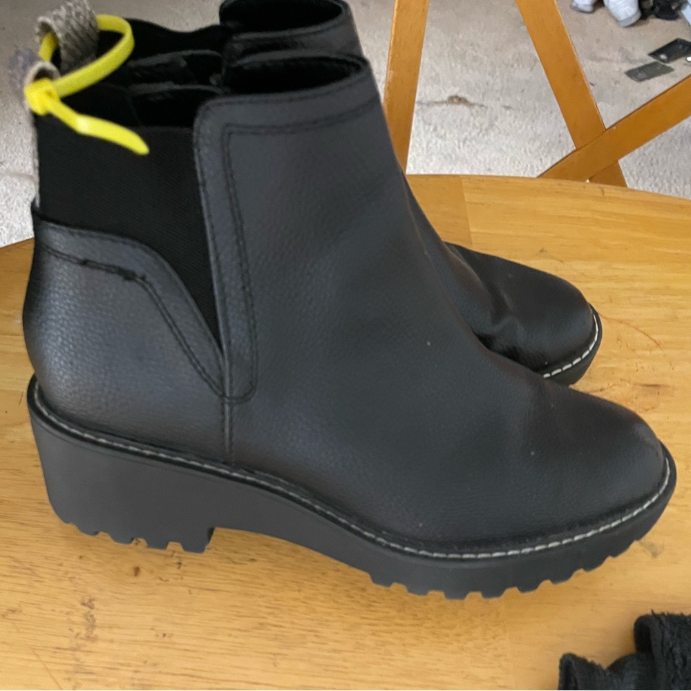 Universal threads Black Ankle Boots memory foam